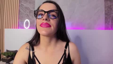 Isis Noir online show from 09.19.25