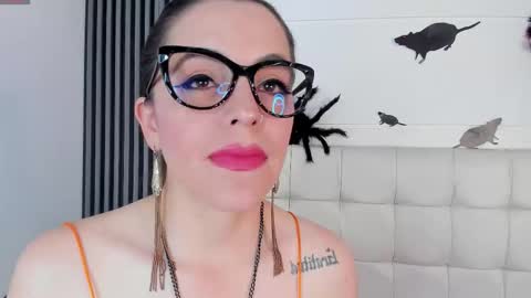 Isis Noir online show from 10.11.25