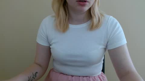 Snapshot of isla00 chatting on 06.22.26 Isla online show from 06.22.26