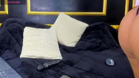 Isla online show from 12.18.25