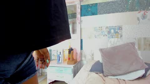 Snapshot of isla_scott chatting on 01.12.25 Vanessa online show from 01.12.25
