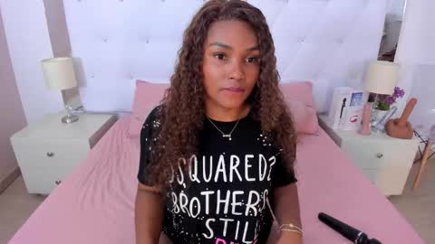 Snapshot of isla_scott chatting on 09.29.25 Vanessa online show from 09.29.25