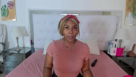 Snapshot of isla_scott chatting on 03.19.26 Vanessa online show from 03.19.26
