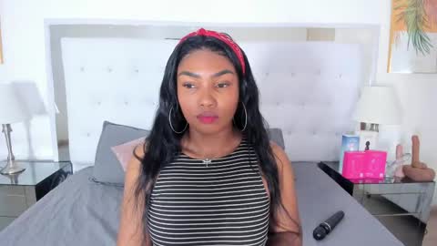 Snapshot of isla_scott chatting on 04.14.26 Vanessa online show from 04.14.26