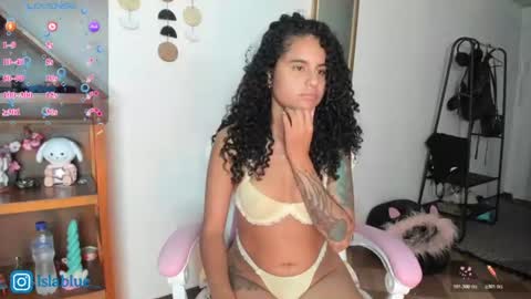 Snapshot of islaa_bluee chatting on 07.21.26 Isla Blue online show from 07.21.26