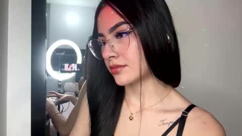 Snapshot of islacole chatting on 10.24.25 Cute Isla online show from 10.24.25