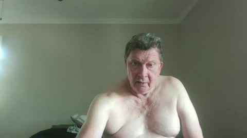 island625103 online show from 09.11.25