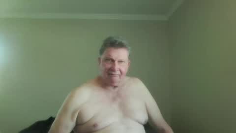 island625103 online show from 10.09.25