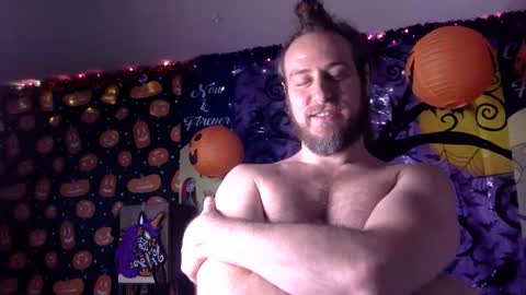 Snapshot of islanddudehawaii chatting on 11.15.25 IslandDudeHawaii online show from 11.15.25