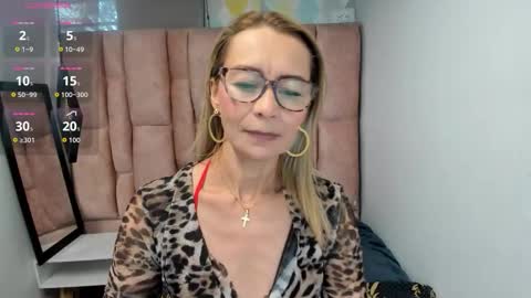 ISSA MILF online show from 02.26.26