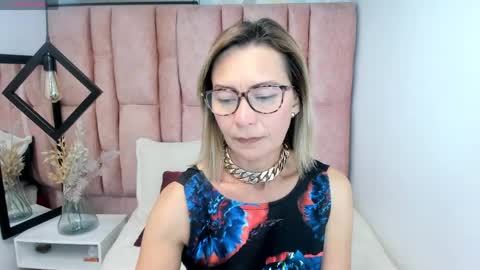 ISSA MILF online show from 05.22.26