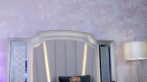 Issadorra online show from 02.08.25