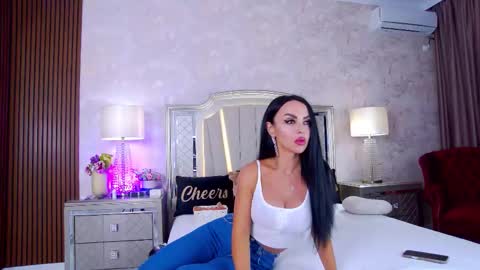 Issadorra online show from 09.28.25