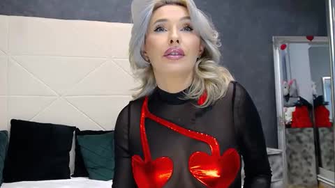 Snapshot of issasmyth chatting on 01.11.26 IssaSmyth online show from 01.11.26