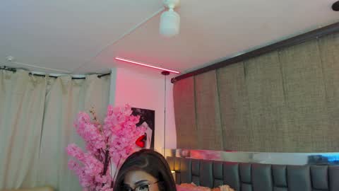 Iseey online show from 12.18.24