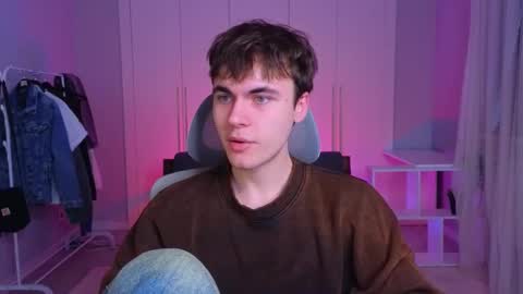 Snapshot of istairee chatting on 02.13.25 Maks online show from 02.13.25