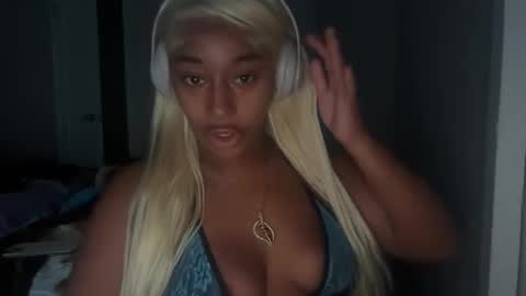 Snapshot of its_amiri chatting on 09.09.25 its_amiri online show from 09.09.25