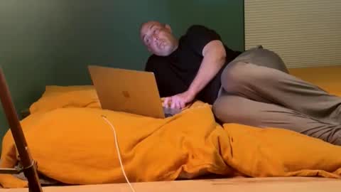 Snapshot of itsanexperiment chatting on 03.02.26 itsanexperiment online show from 03.02.26