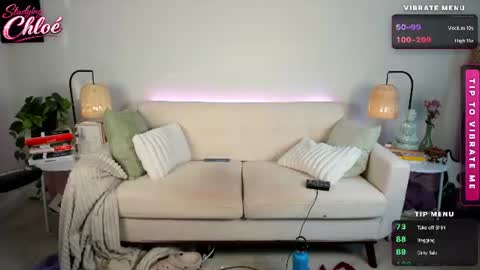 Snapshot of itschloelaurent chatting on 06.23.26 itschloelaurent online show from 06.23.26