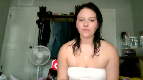 Snapshot of itsjustemmy chatting on 04.29.26 itsjustemmy online show from 04.29.26