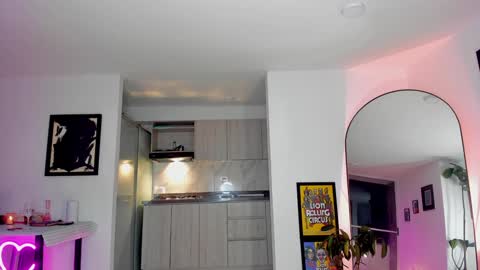 Snapshot of itslau_ chatting on 12.12.24 lau online show from 12.12.24