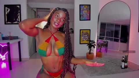 Snapshot of itslau_ chatting on 01.31.25 lau online show from 01.31.25