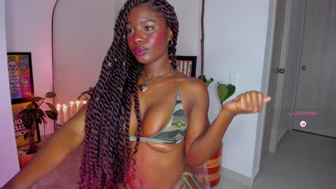 Snapshot of itslau_ chatting on 02.02.25 lau online show from 02.02.25