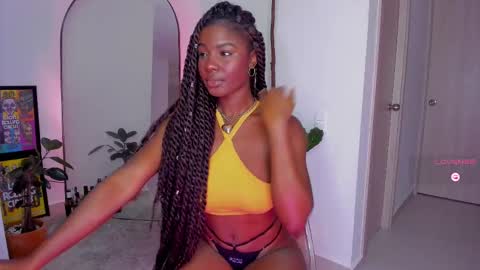 Snapshot of itslau_ chatting on 02.18.25 lau online show from 02.18.25