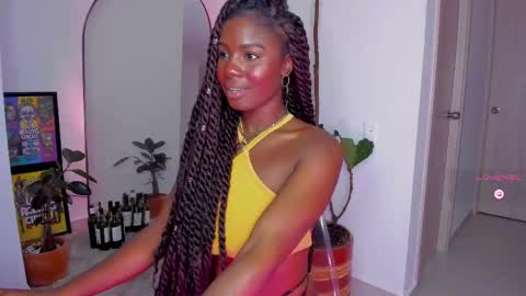 Snapshot of itslau_ chatting on 02.18.25 lau online show from 02.18.25