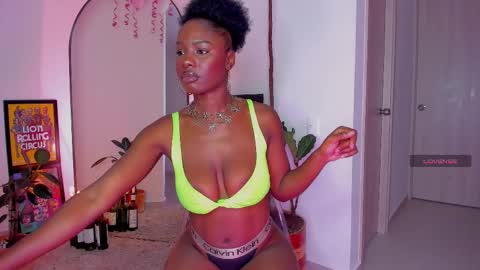 Snapshot of itslau_ chatting on 03.01.25 lau online show from 03.01.25