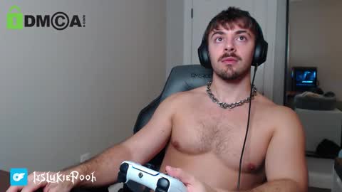 Snapshot of itslukiepooh chatting on 11.15.25 Itslukiepooh online show from 11.15.25