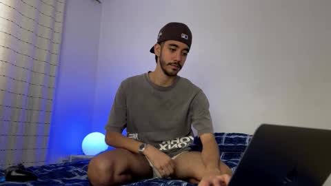 Snapshot of itsmartin_ chatting on 02.11.26 itsmartin_ online show from 02.11.26