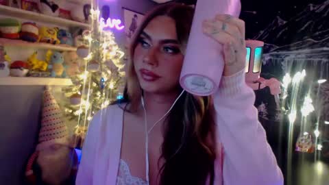 Snapshot of itsnickibabyy chatting on 12.11.24 Nicki Foxx online show from 12.11.24