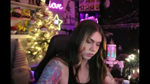 Snapshot of itsnickibabyy chatting on 12.19.24 Nicki Foxx online show from 12.19.24