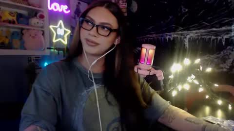 Snapshot of itsnickibabyy chatting on 01.17.25 Nicki Foxx online show from 01.17.25