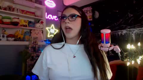 Snapshot of itsnickibabyy chatting on 01.21.25 Nicki Foxx online show from 01.21.25