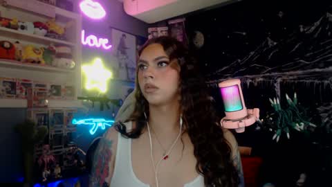 Snapshot of itsnickibabyy chatting on 02.14.25 Nicki Foxx online show from 02.14.25