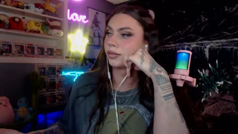 Snapshot of itsnickibabyy chatting on 02.15.25 Nicki Foxx online show from 02.15.25