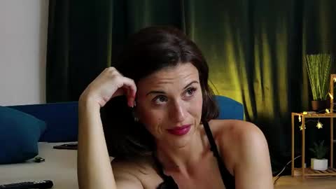Snapshot of itsscarletxo chatting on 08.06.26 ScarlettNoirr online show from 08.06.26
