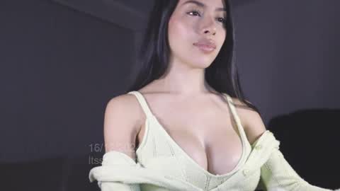 itsssssssme_lana online show from 12.17.24