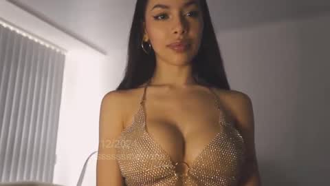 itsssssssme_lana online show from 12.31.24