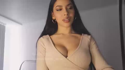 itsssssssme_lana online show from 01.04.25