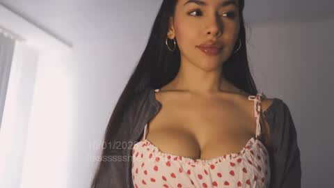 itsssssssme_lana online show from 01.10.25