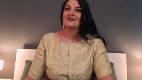 Snapshot of itsyourlady chatting on 05.17.26 Melissa Khaan online show from 05.17.26