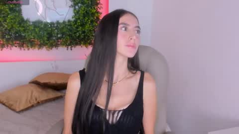 Itzel  online show from 02.04.26