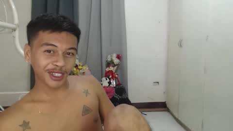 Snapshot of itzme_jhonfred chatting on 05.12.26 Jhonfred online show from 05.12.26