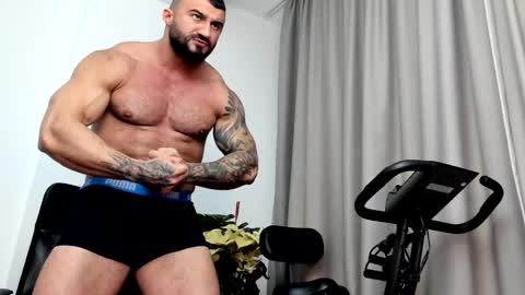 Snapshot of iustinmucle95 chatting on 12.27.24 iustinmucle95 online show from 12.27.24