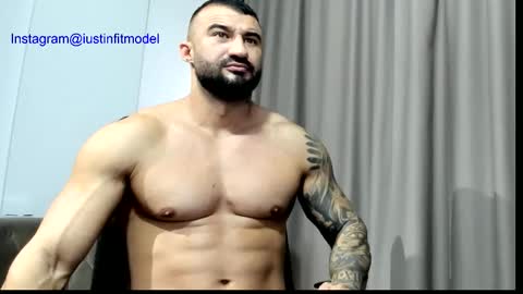 Snapshot of iustinmucle95 chatting on 12.01.25 iustinmucle95 online show from 12.01.25