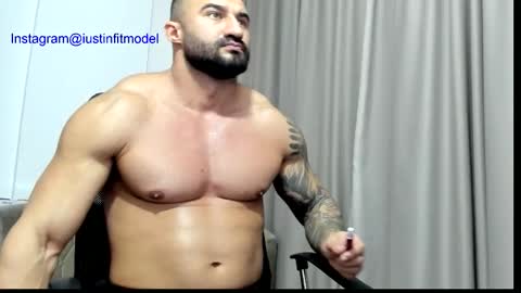 Snapshot of iustinmucle95 chatting on 12.03.25 iustinmucle95 online show from 12.03.25