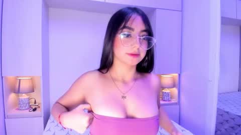 Snapshot of ivannawest_ chatting on 12.18.25 Ivy online show from 12.18.25